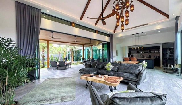 Royal Kinnara Villa – Private Pool, Gym & Cinema in Tambon Choeng Thale