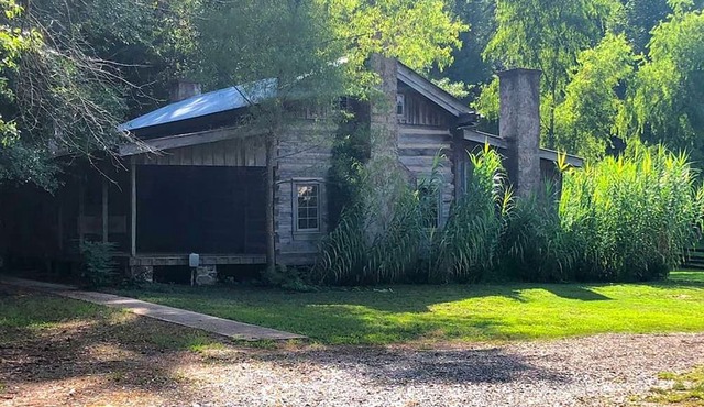 Rustic Log Cabin Rental for a Group Getaway near Prescott, Arkansas in Washington