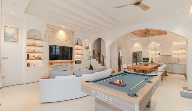 S Villa Ha Long - City Center & Near Beach - 4BR Private Villa with Pool, Jacuzzi, Sauna, Karaoke