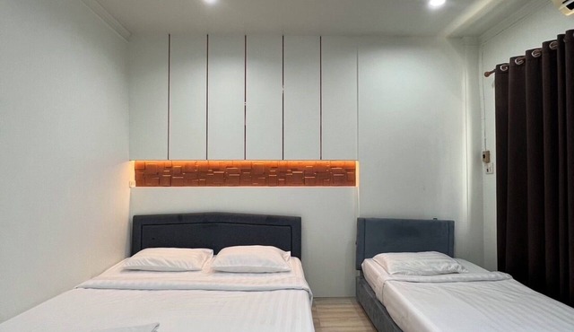 Sandee Room