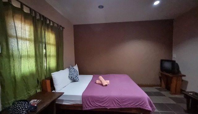 Sawasdee Sichang Resort in Ko Sichang