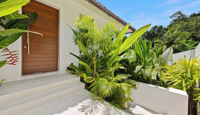SEA VIEW VILLA WITH INFINITY POOL in Chang Wat Surat Thani