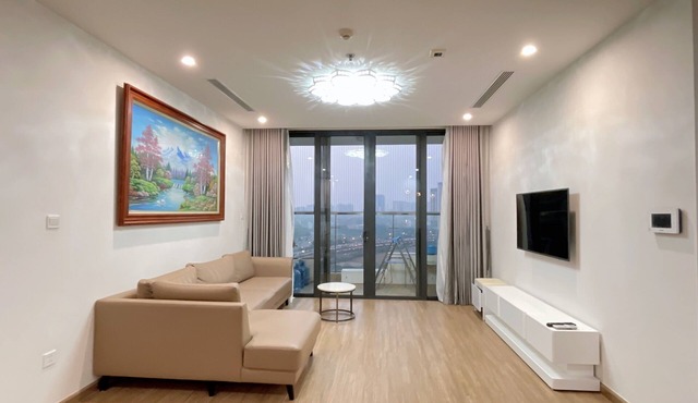 Serene 4-bedroom apartment with AC in Vinhomes Skylake