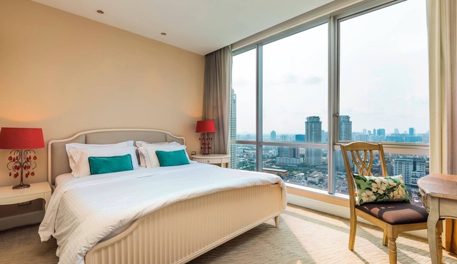 SERVICED 2 BED PANORAMIC SKYVILLA in Bangkok