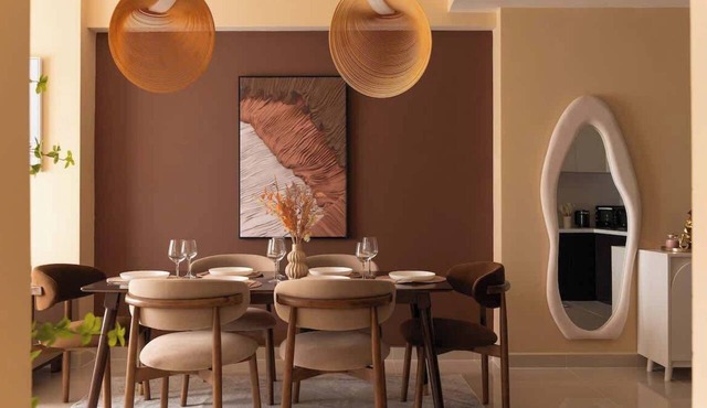 Side by Side 32nd Fl 5BR | 7 Beds Central D1