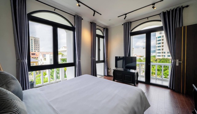 Sila Vana Villa - Spacious 7-bedroom villa with AC, WiFi in enchanting Đà Nẵng