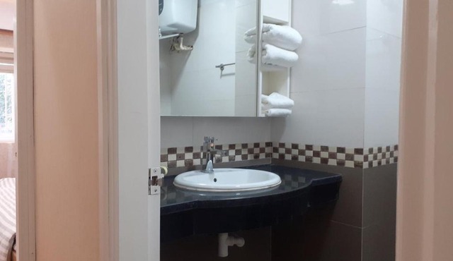 simple 14 nha chung in Hanoi