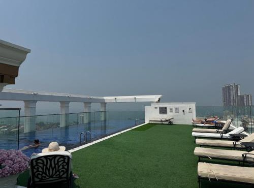 Sky Pool Apartment Hotel Near the Beach in Pattaya