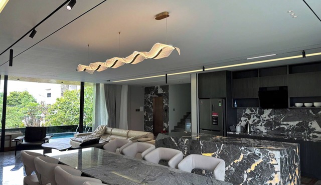 SONG CAT VILLA 53DP8 - Beautiful 7-bedroom villa with AC in marvelous Da Nang