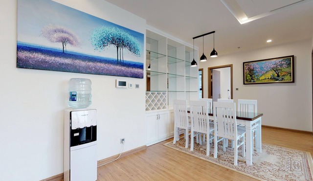 Spacious 3-bedroom apartment with WiFi, AC in Vinhomes Metropolis