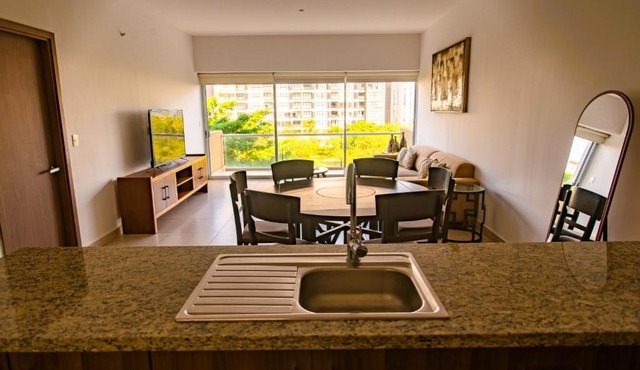 Spacious 3 bedroom Condo by the US Consulate and The Harbor in Merida