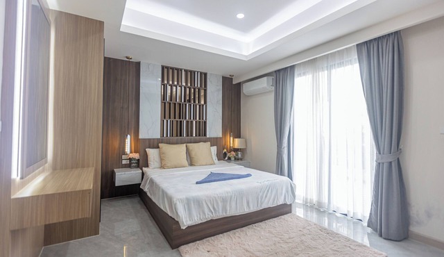 Spacious 5-bedroom house in charming Muang Pattaya C25