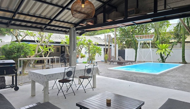 Spacious 5-bedroom house with private pool in Jed yod Chiang Mai 5min to Nimman in Chang Wat Chiang Mai