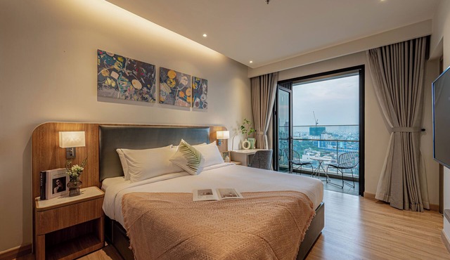 Spacious 7-bedroom Apartment in Dist 1, Central Location, Pool & Gym, Zenity