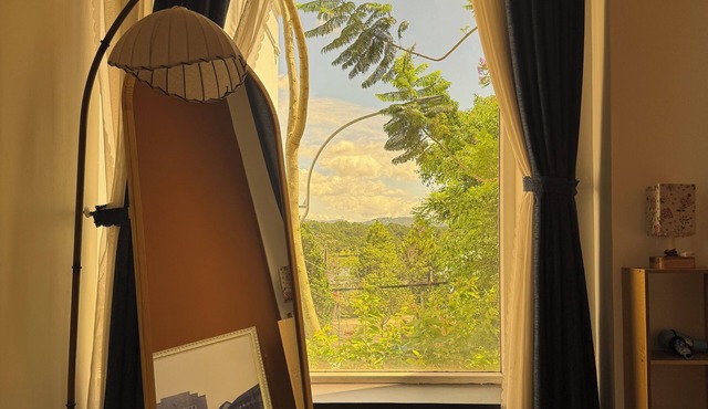 Spacious Balcony Room with Lake View – City Square