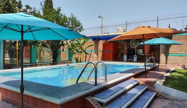 SPACIOUS REST HOUSE WITH POOL, BILLIARD AND BARBECUE IN TEOTIHUACÁN in san sebastian
