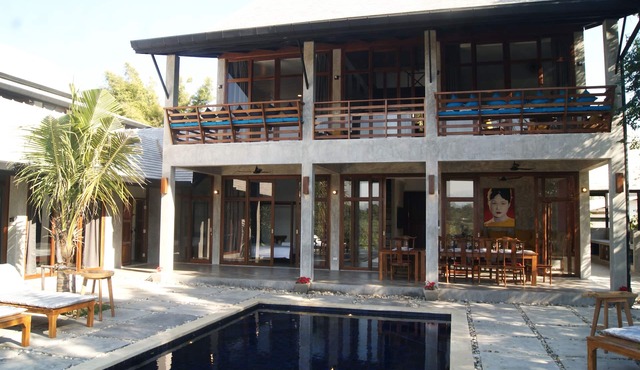Spacious Riverfront private pool villa in Tambon Mueang Kaeo