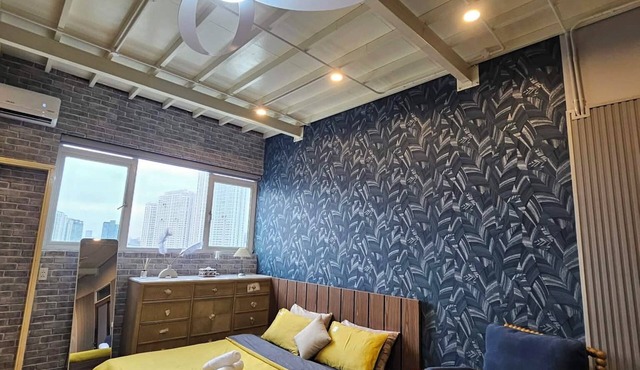 Spacious 8-bedroom apartment with AC in beautiful Thành phố Hồ Chí Minh