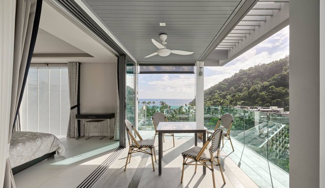 Spectacular two bed penthouse amazing sea views