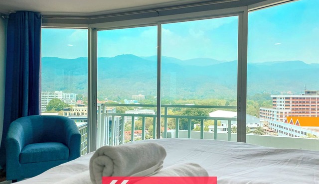 Stunning Mountain View Duplex w Full Kitchen - Walk to Nimman in Chang Wat Chiang Mai