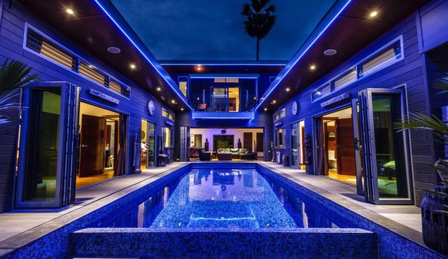 Stunning villa with ocean views and free car in Maret
