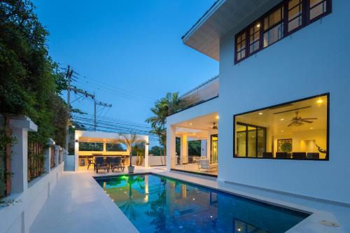 Stunning villa with pool and tropical garden