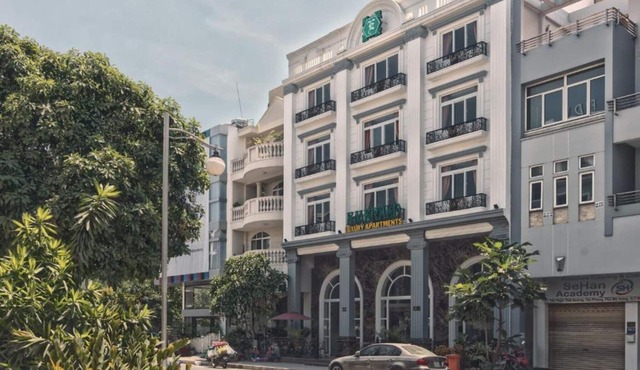 Stylish 1BR Retreat | Luxe Living Near SECC