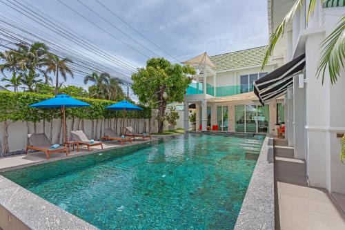 Stylish 2-Villa Combination by Hi At Home in Nong Prue