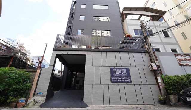 Stylish Double Getaway | Unwind in Huaikwang in Bangkok