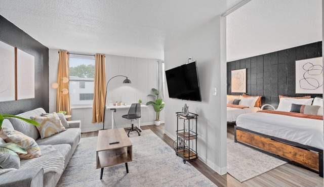Stylish studio+ Prime Location Cincinnati + workspace + fitness room + smart TVs in Cincinnati