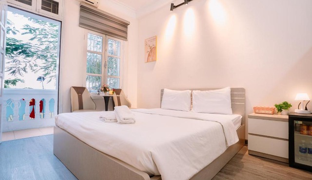 Sun Westlake View & Balcony Homestay