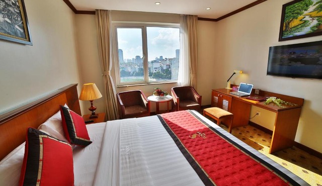 Sunny Hotel 1