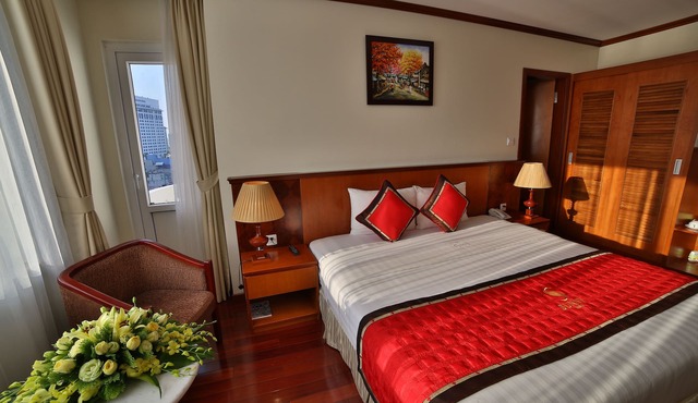 Sunny Hotel 1