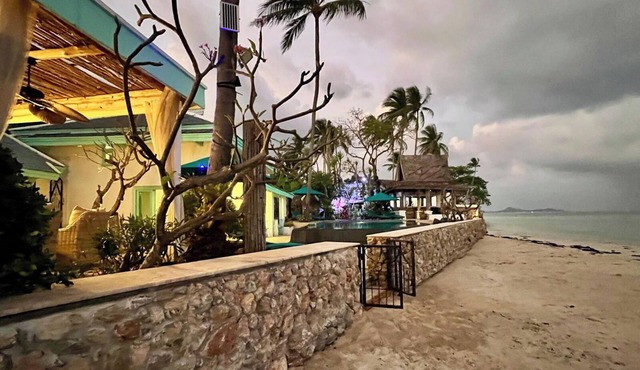 Sunrise Golden Beachfront Villa in Ko Samui