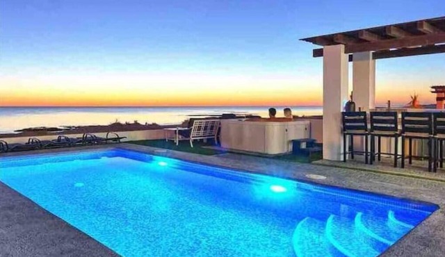 Sunset Beach House Ocean Front Hot Tub & Pool in Puerto Peñasco