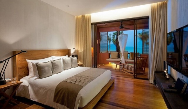 Sunset Ocean View Escape by the Shore with Pools & Balcony in Amphoe Ko Samui