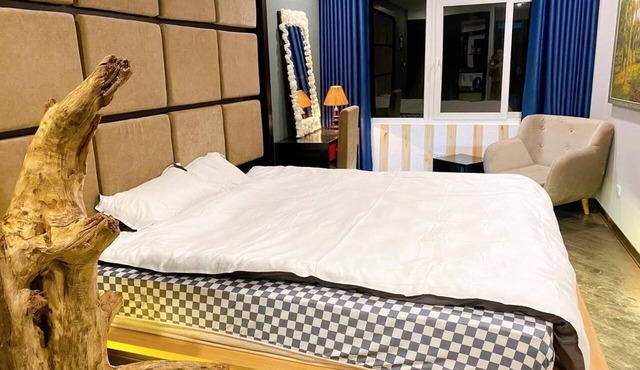 Tọa lạc giữa trung tâm du lịch Bãi Cháy trung tâm vui chơi giải trí của hạ long