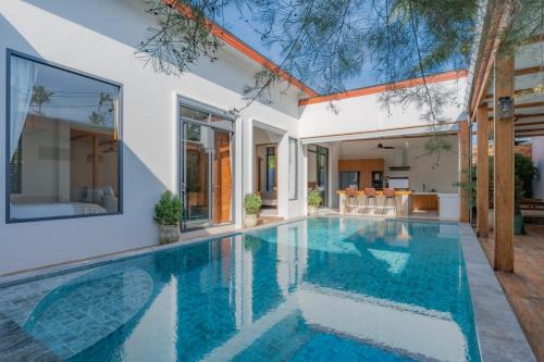 Taraburi 6BR Pool Villa Phuket VVPHU91 in Thalang