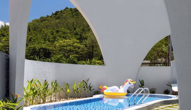Terra Calm Villa: Private Arched Villa – Minimalist Forest & Sea Retreat
