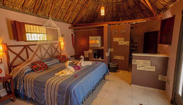 The Pickled Onion Hotel and Restaurant Uxmal in Santa Elena