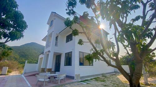 The Plum Retreat in Mang Yang
