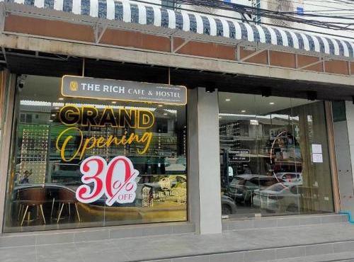 The Rich Cafe & Hostel in Pattaya