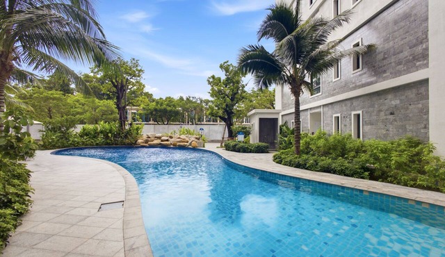 The Title Halo 1BR Apartment Pools 5 Min to Nai Yang Beach in Tambon Sa Khu