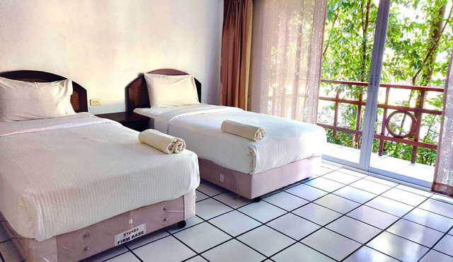 Thongpaeka Hotel in Prasat