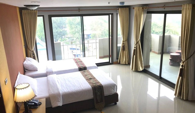 Toh Buk Seng Riverside in Nakhon Luang