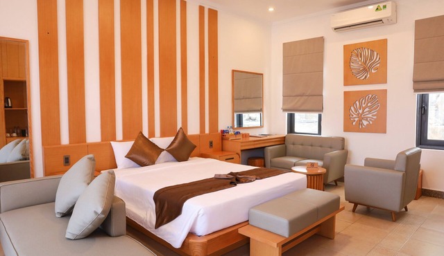 Tran Chau Beach & Resort