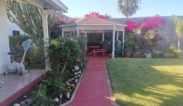 Tranquil gated home, lovely gardens great view, 5 minutes to beach. in Coronel Esteban Cantú