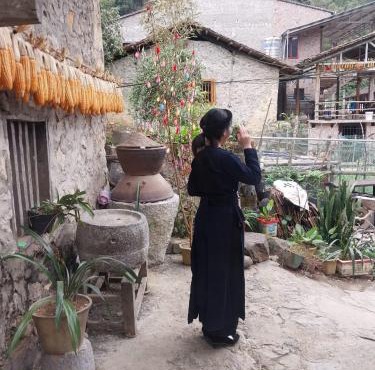 Triệu hoan homestay nhà sàn cổ tại làng đá cổ Khuổi ky