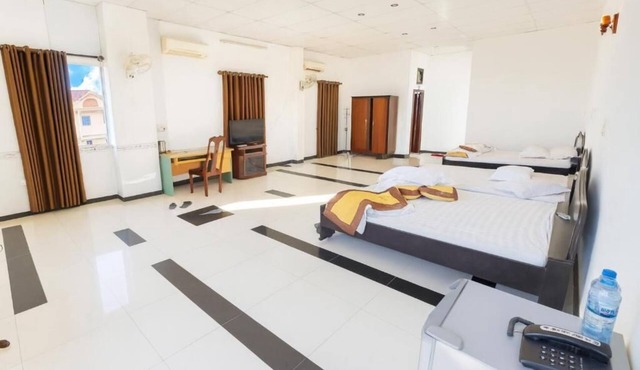 Truc Hoang Ha Hotel