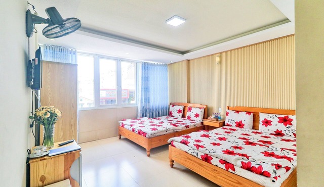 Twin Room 302 Charming hotel in pleasant Đà Lạt with WiFi